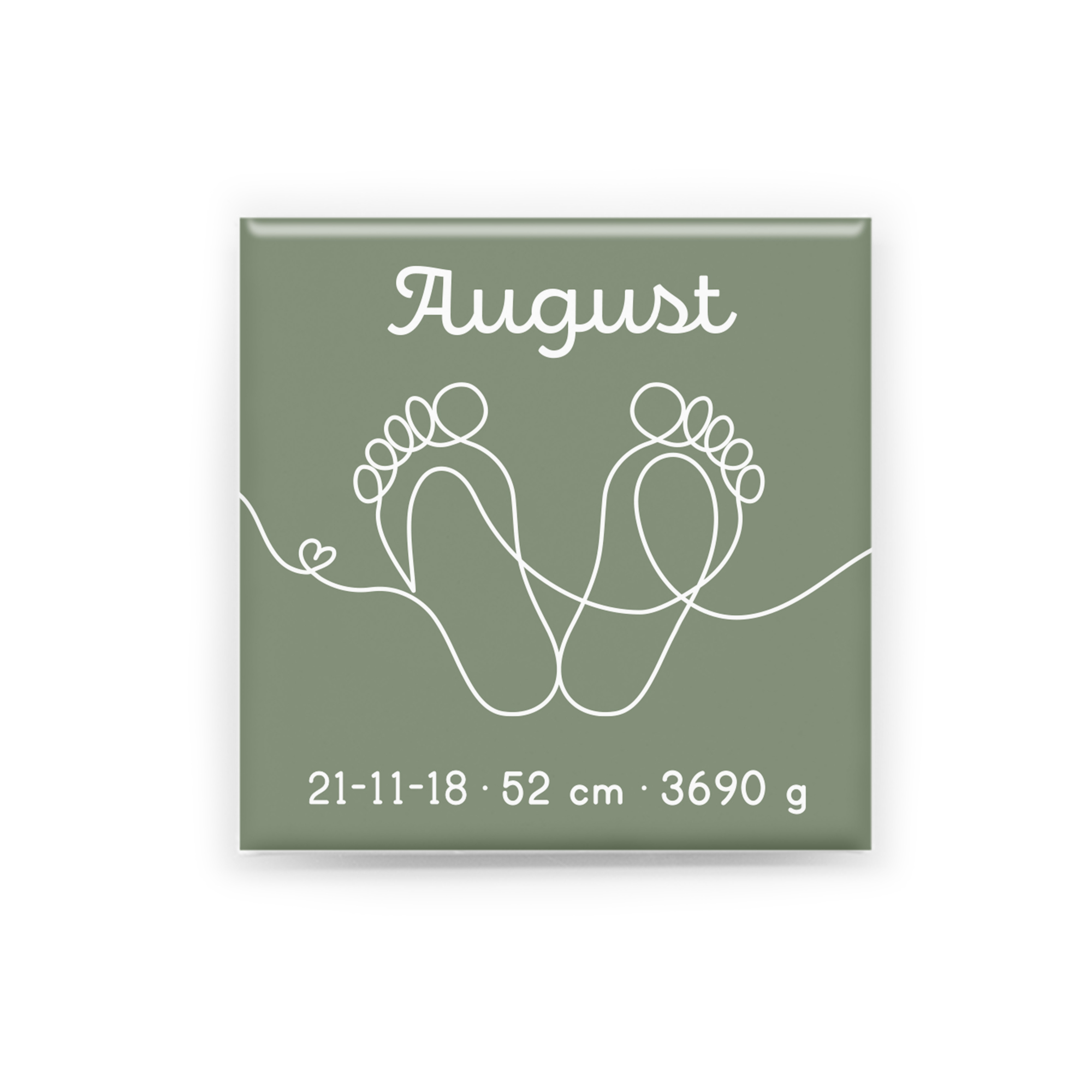 En personlig magnet i storlek 5 × 5 cm med namn, födelsedatum, längd och vikt. Varje magnet designas unikt efter dina uppgifter.