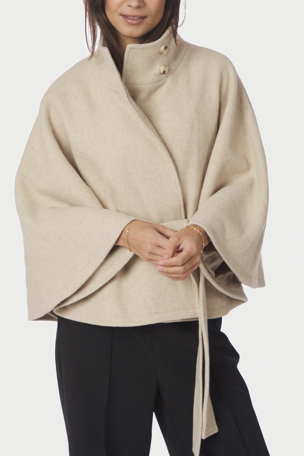 Neo Noir  - Zanna Cape Sand - 3