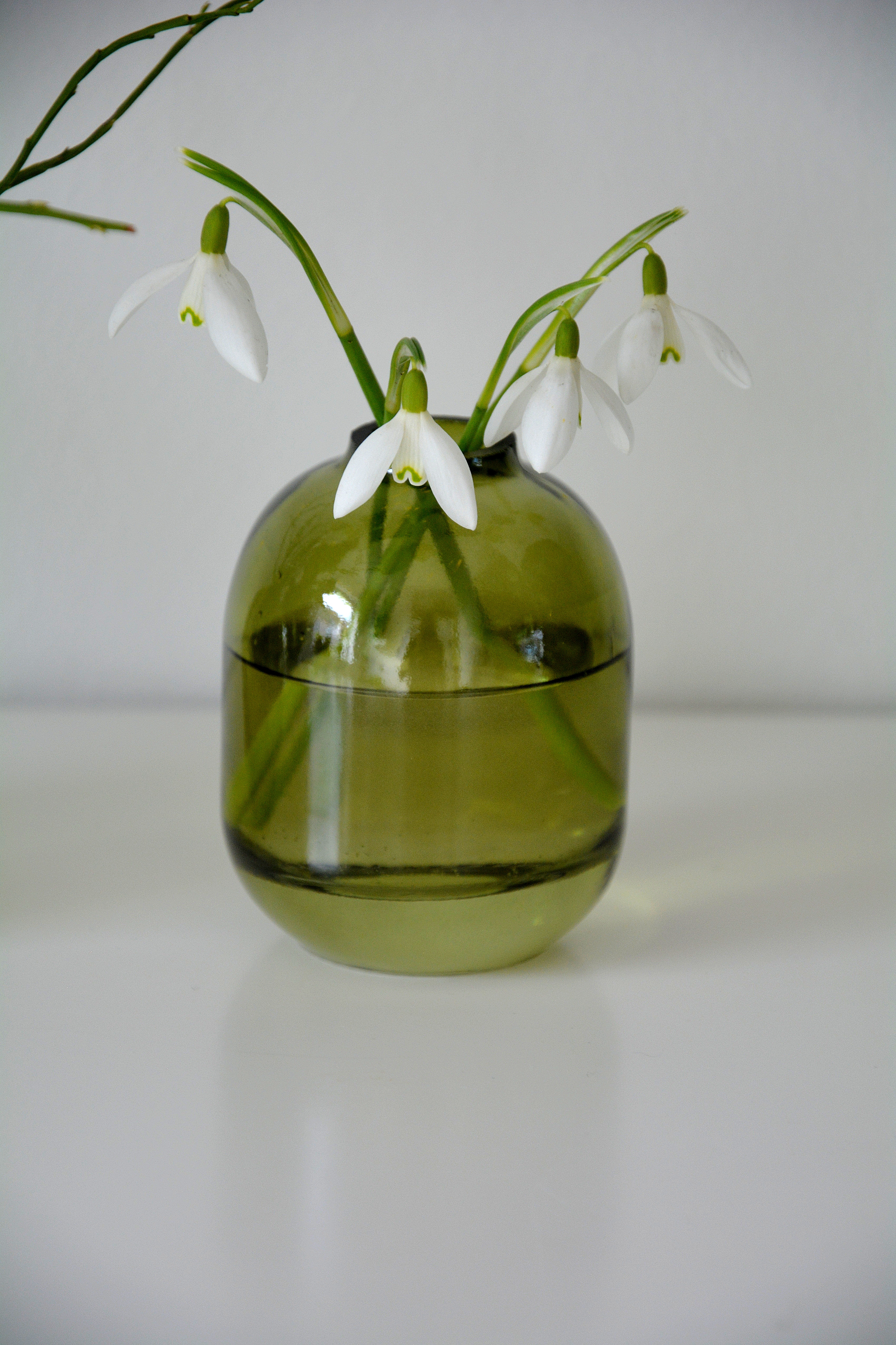 Vas i grönt glas hög 6*8,3 cm