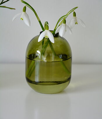 Vas i grönt glas hög 6*8,3 cm
