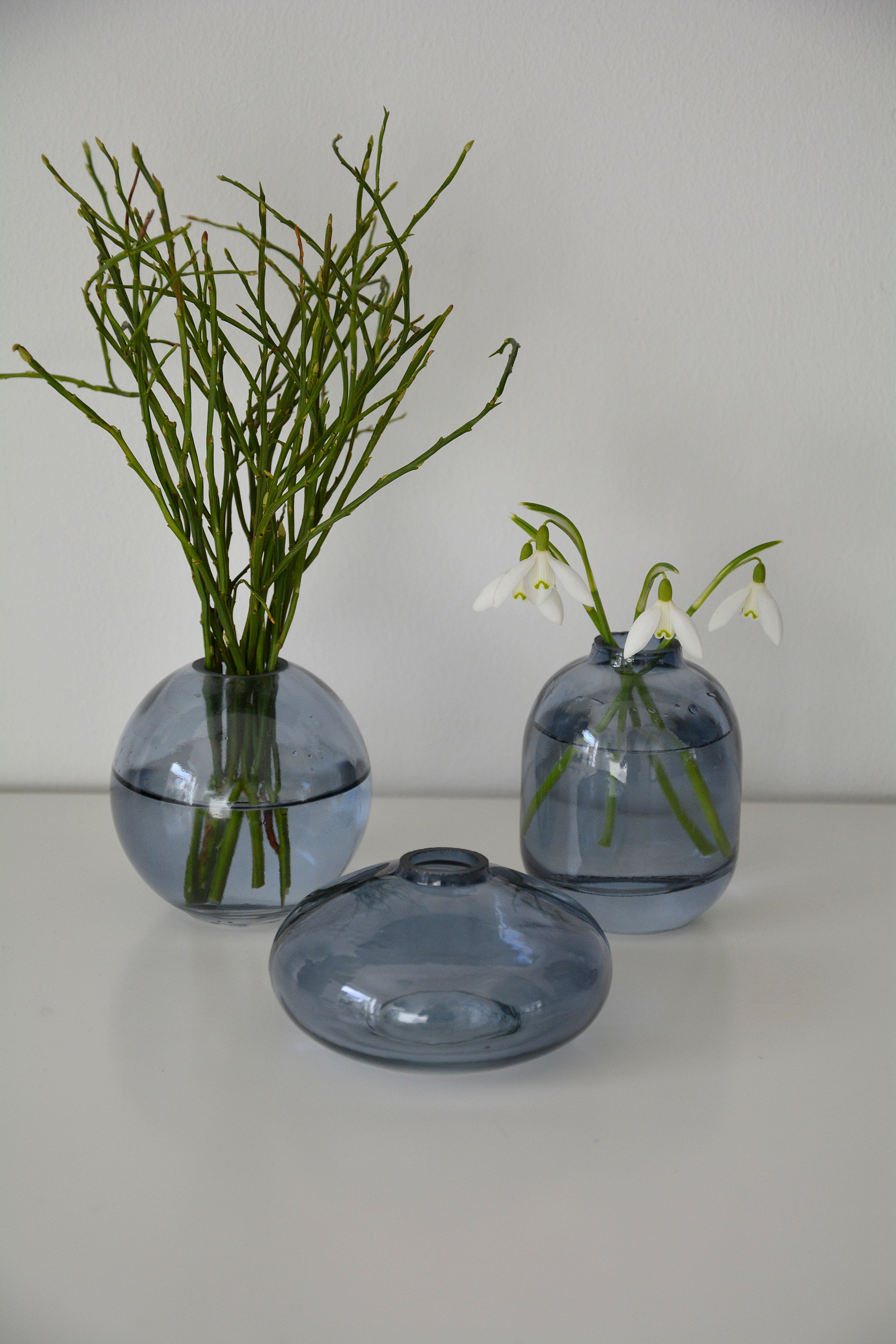 Vas i blått glas rund 7*7 cm