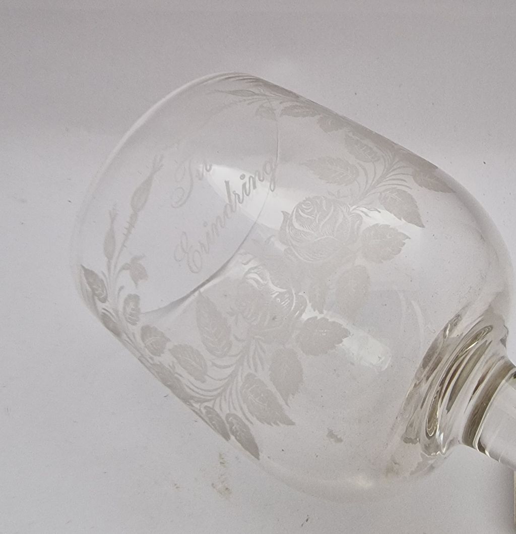 Minnesglas vinglas antikt - 2