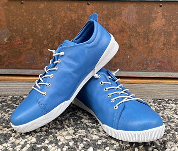 Sneakers från Charlotte of Sweden, kings blue