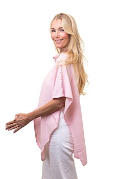  Inez  Poncho med knappar,  Ljusrosa från 8design cashmere, säljs på Hospitalsgatan  