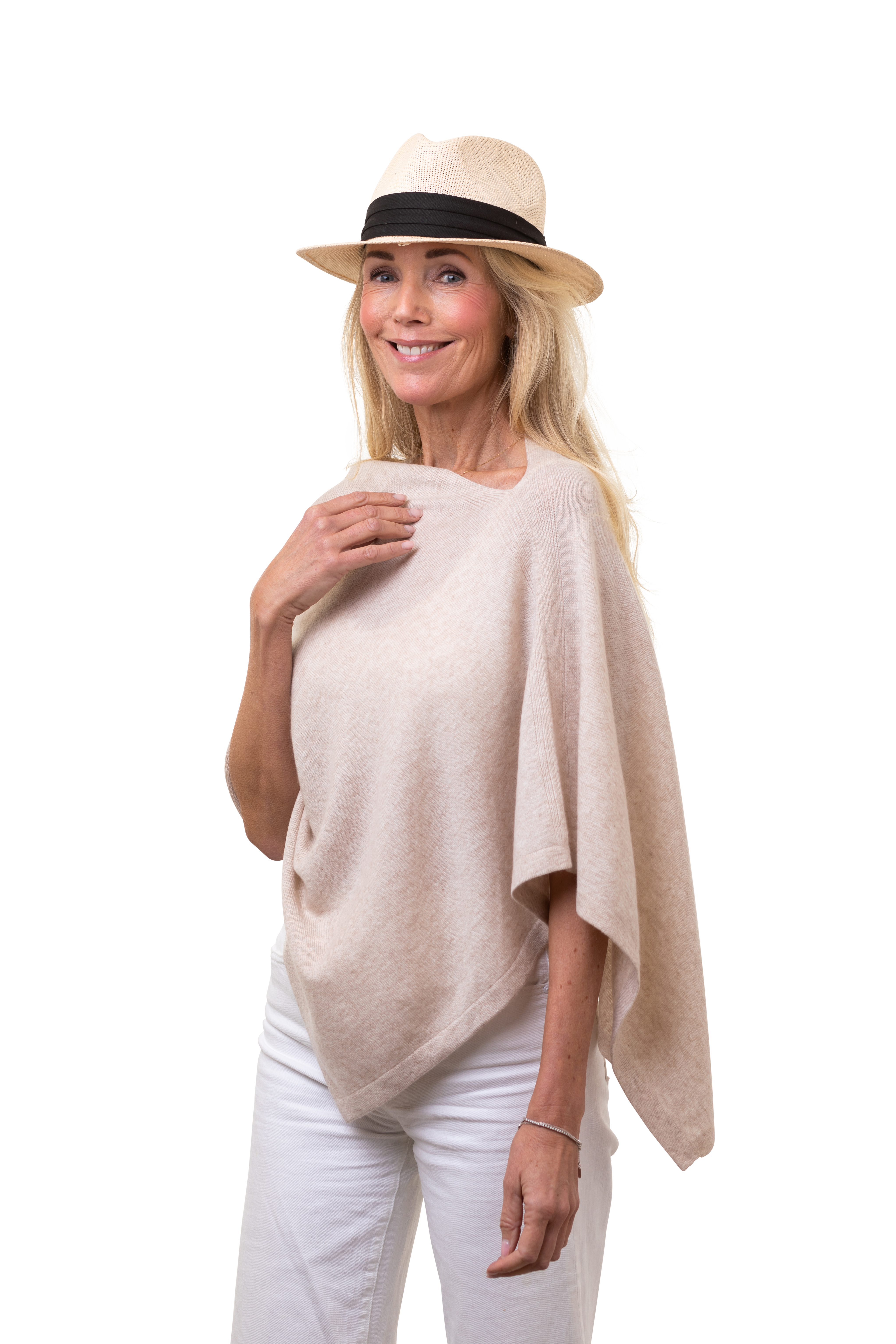  Liten Poncho, NY färg Ljus linbeige från 8design cashmere, säljs på Hospitalsgatan