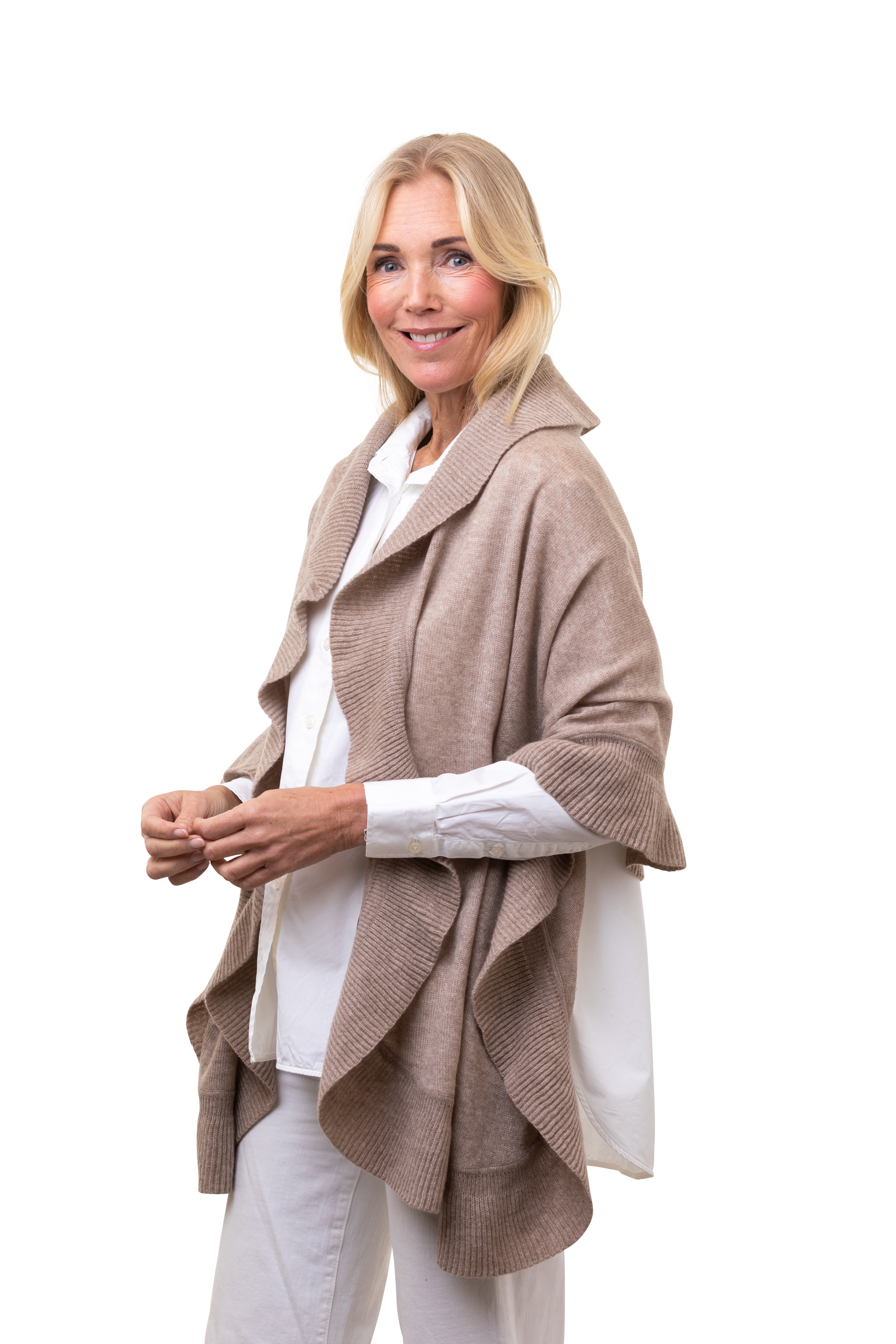 Volangsjal i 100% cashmere från 8design cashmere, säljs på Hospitalsgatan - 4