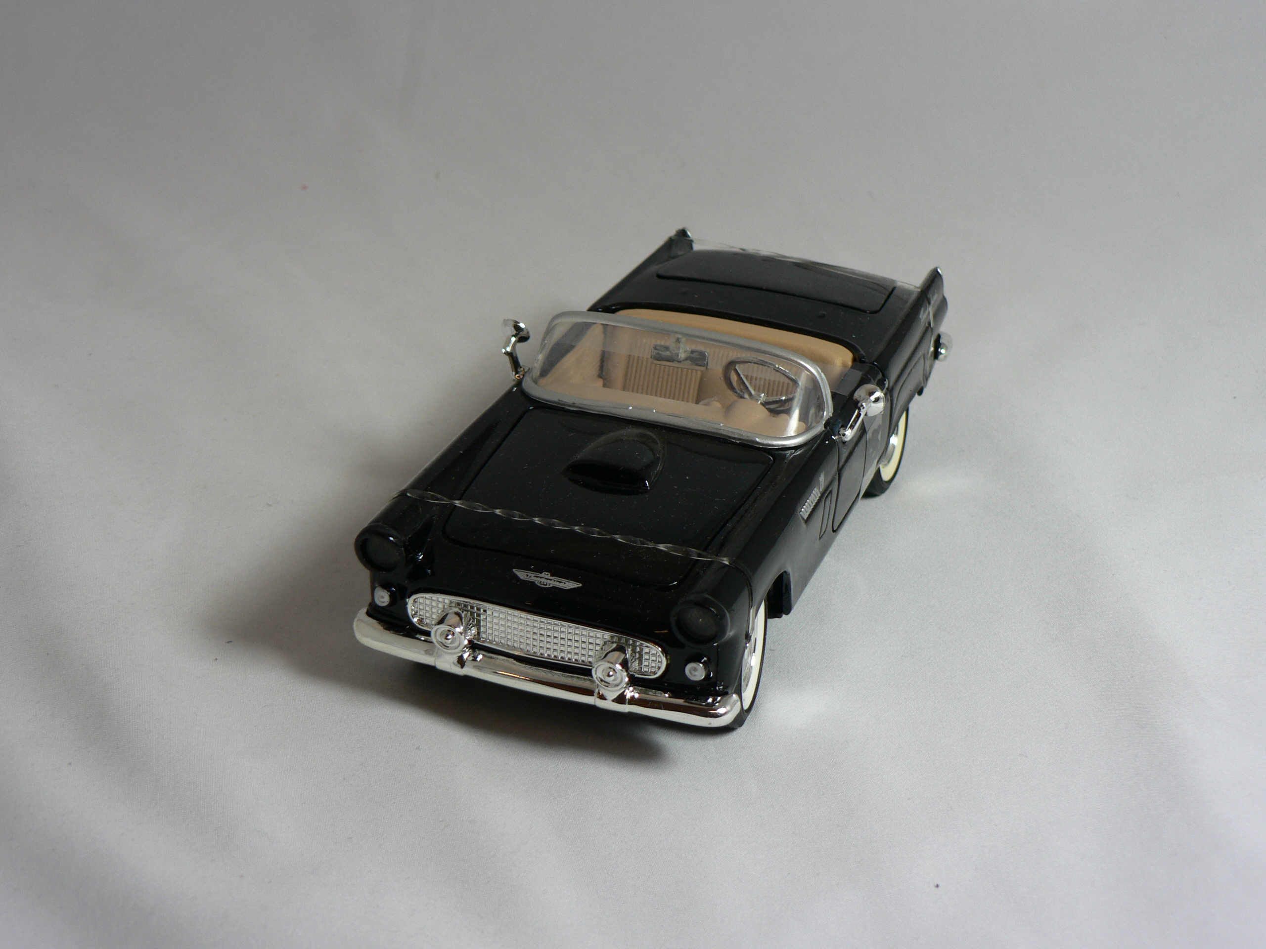 Ford Thunderbird  1956  1:24  Motor Max
