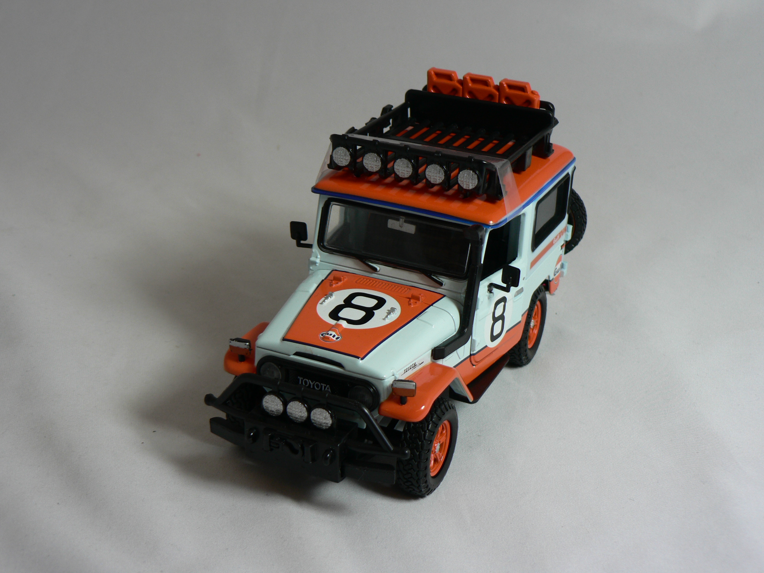 Toyota FJ40  Land Cruiser  ( GULF ) 1:24 Motor Max