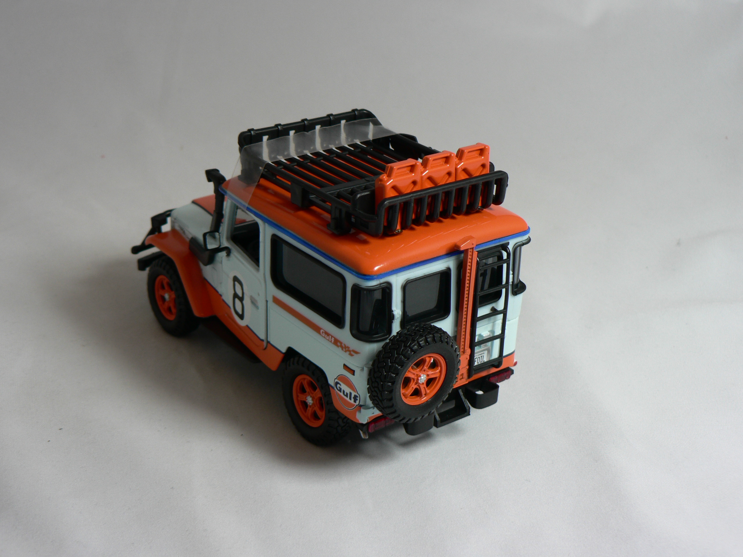 Toyota FJ40  Land Cruiser  ( GULF ) 1:24 Motor Max - 2