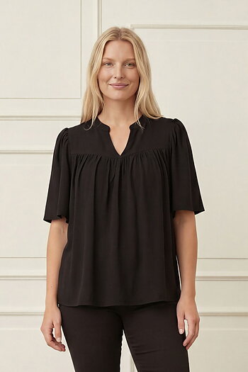 Isay - Pearl Blouse Black