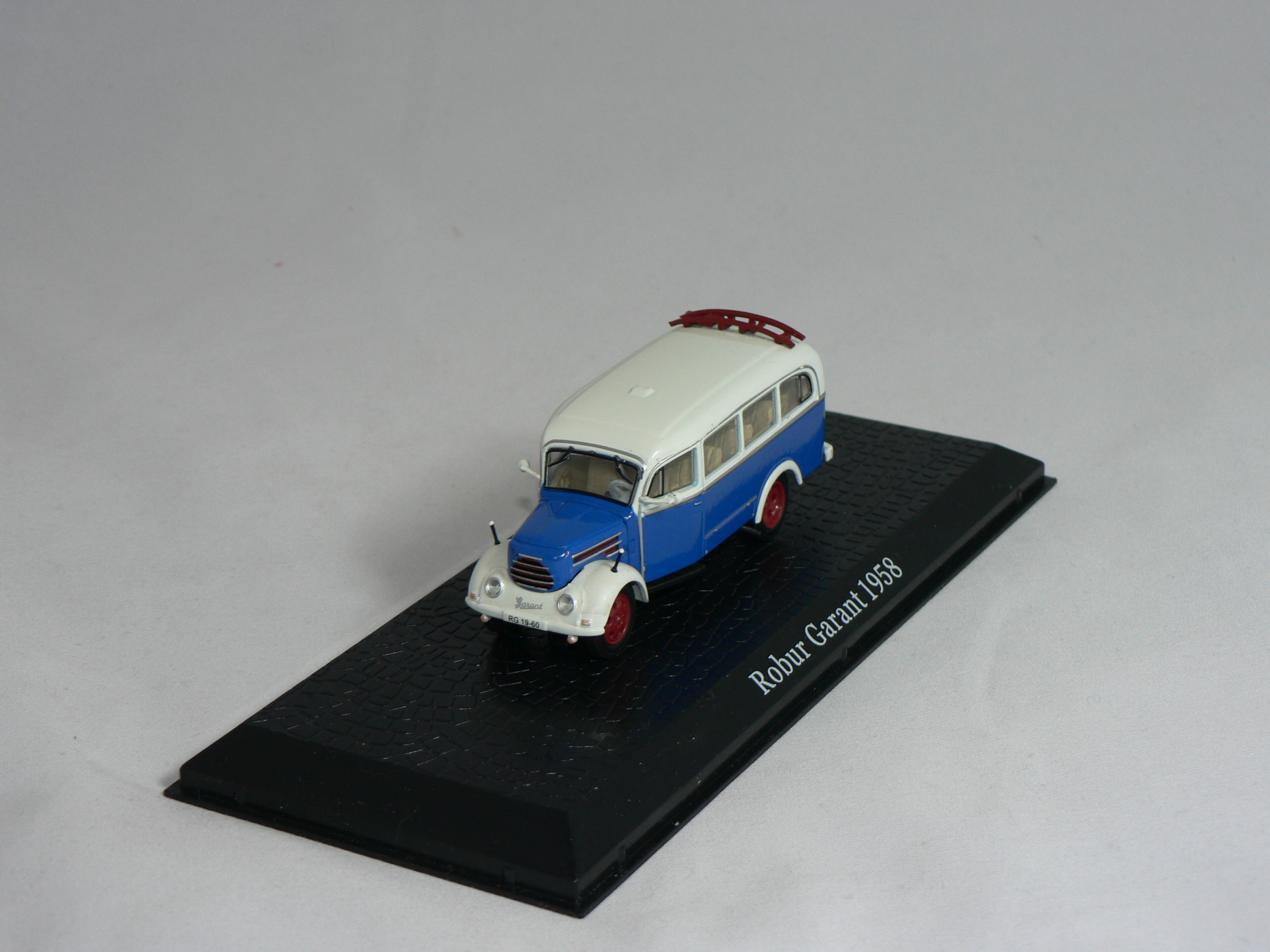 Robur  Garant  1958   1:72  Atlas