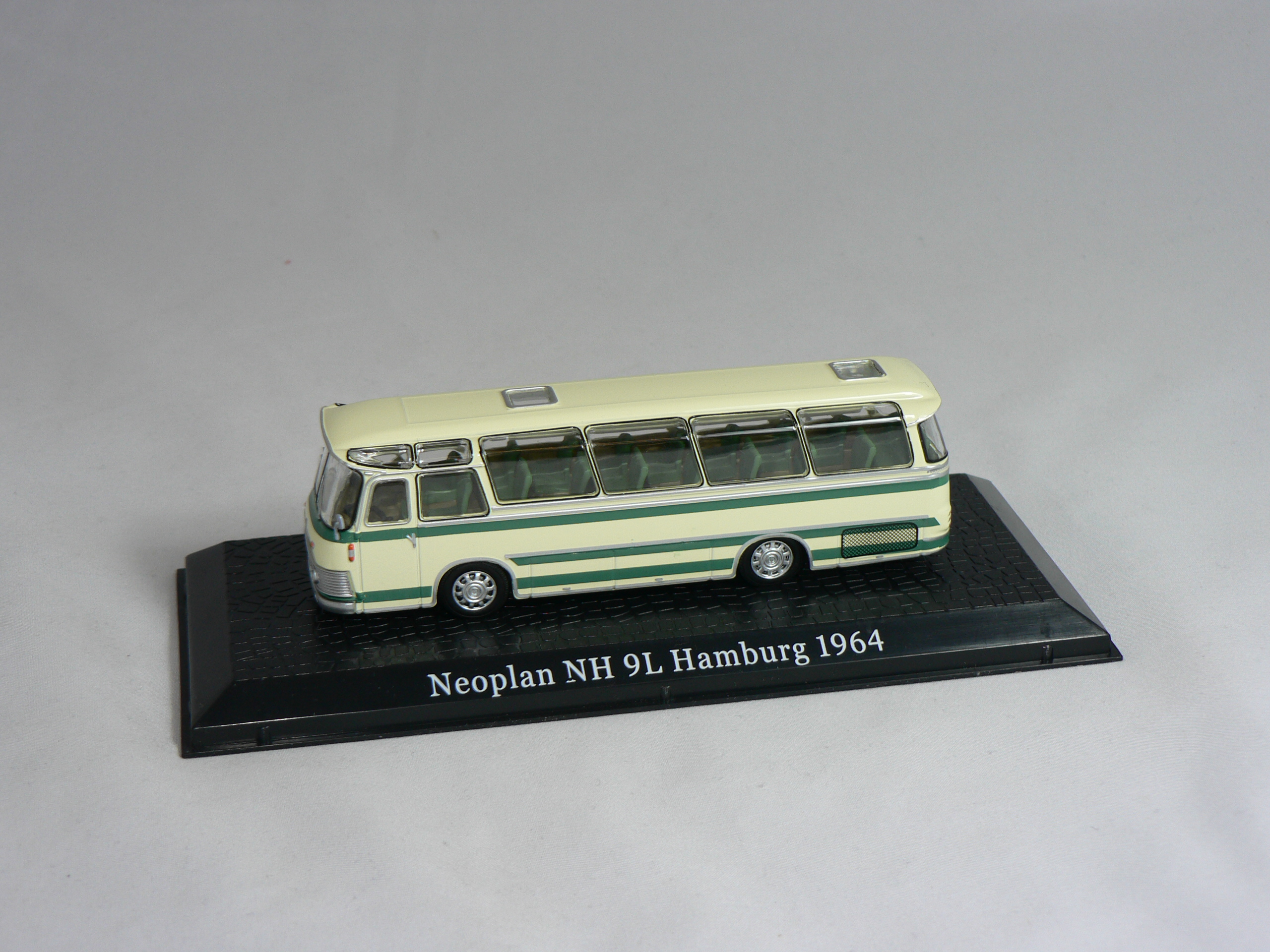 Neoplan NH 9L  Hamburg  1964  1:72  Atlas - 3