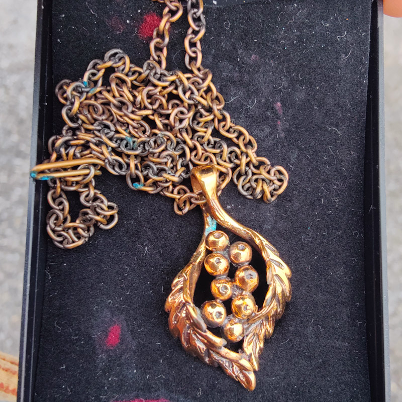 Halsband i brons