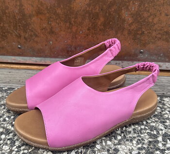 Sköna sandaler från Andrea Conti, cerise