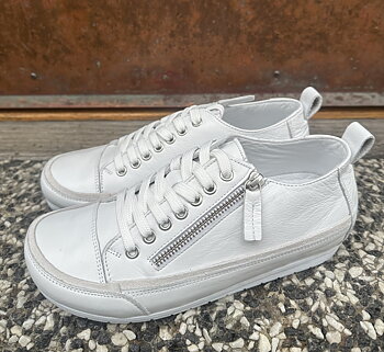 Rymliga sneakers från  Andrea Conti, vit