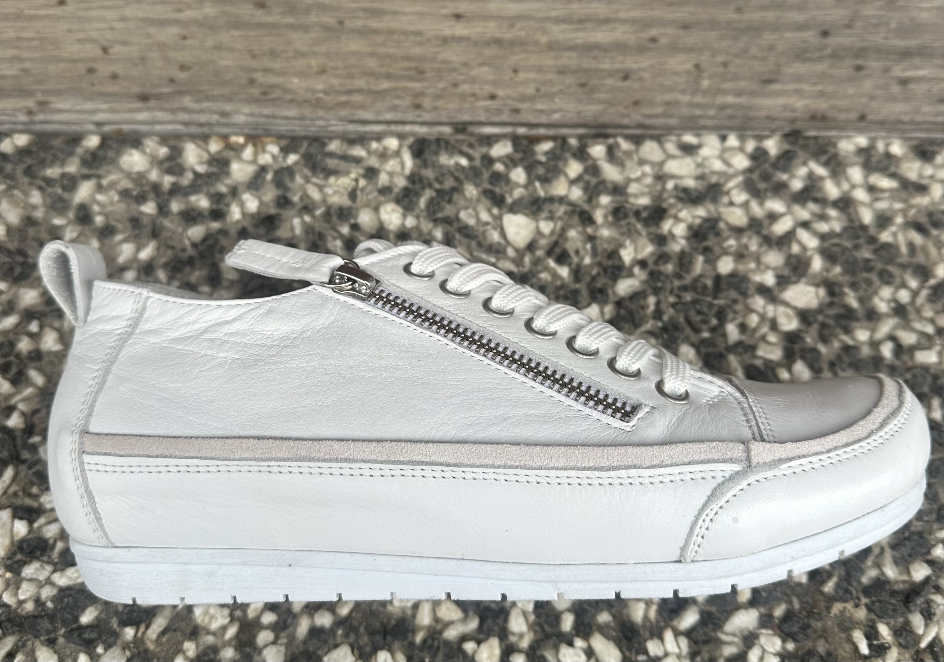 Rymliga sneakers från  Andrea Conti, jeans/ vit - 4