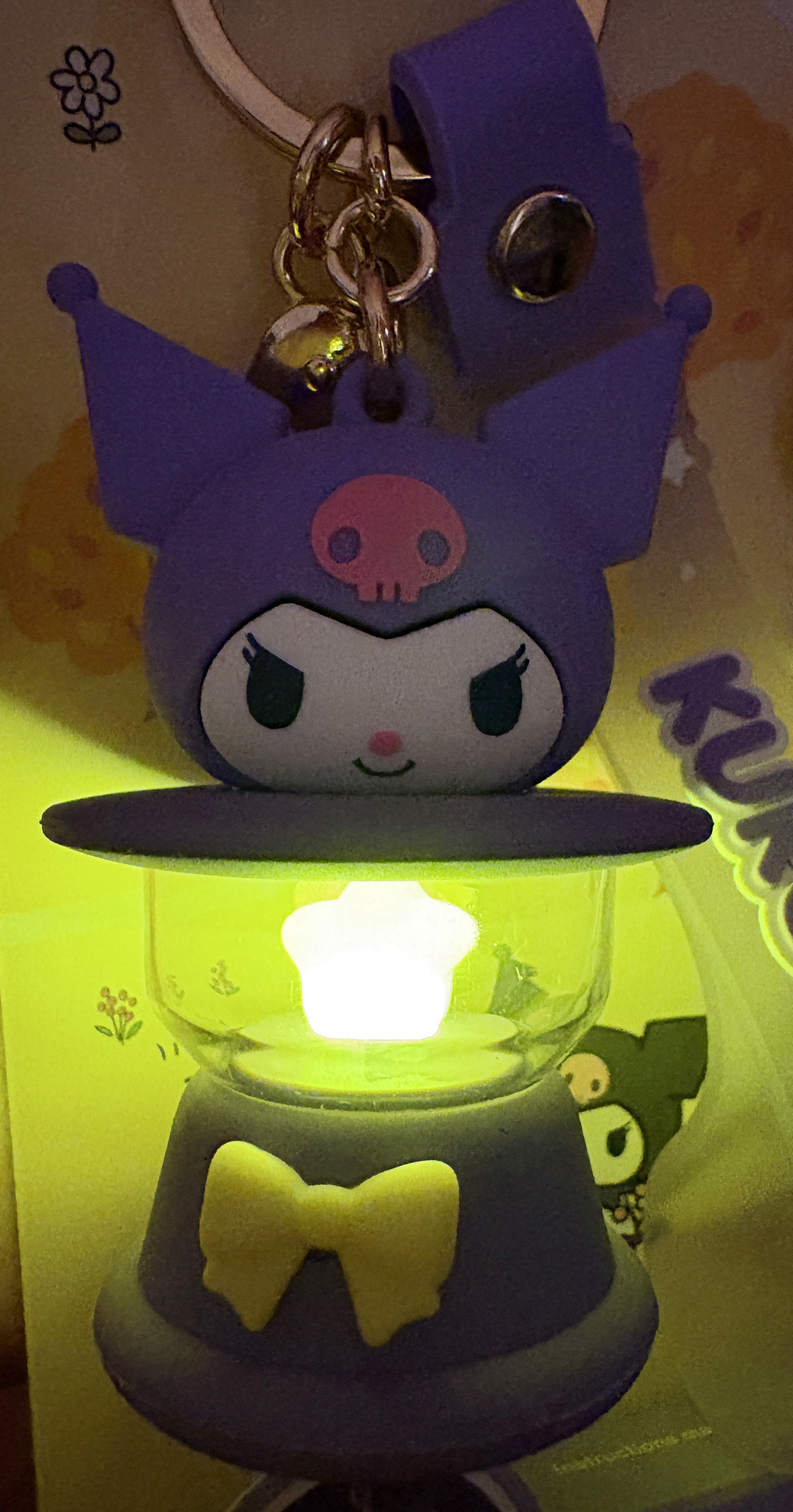 Kuromi 3D Nyckelring/Bag Charm med Silikonband - Light-Up Camping Lamp - 3