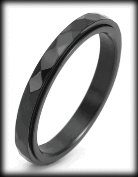 3 mm. Fasett slipad spinner ring i svart rostfritt stål.