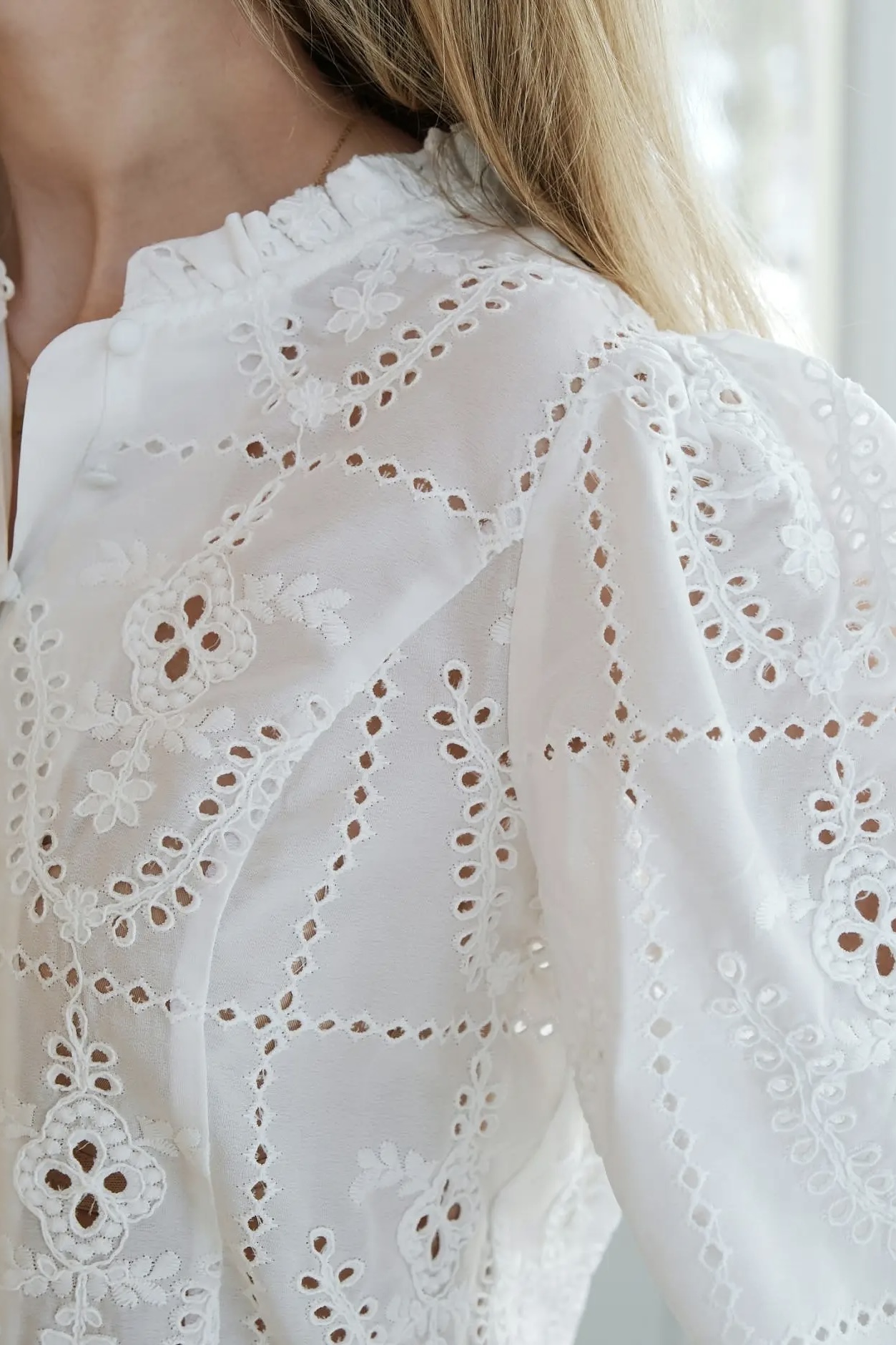 Neo Noir  - Gilda Embroidery Blouse White - 7