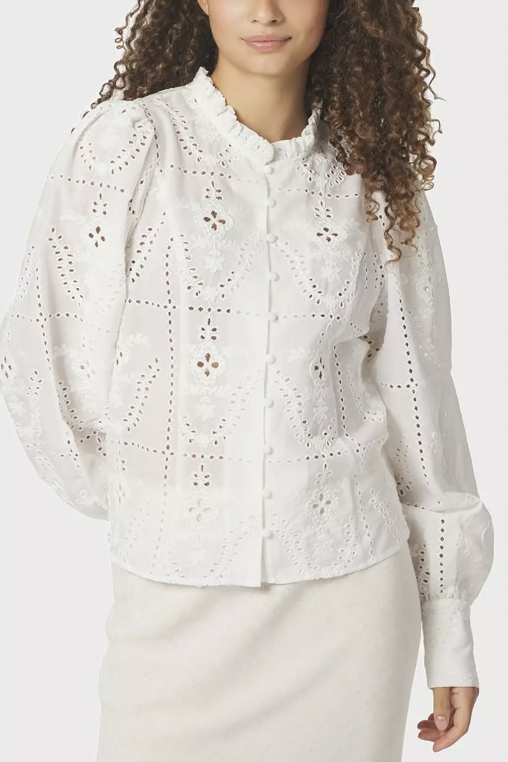 Neo Noir  - Gilda Embroidery Blouse White