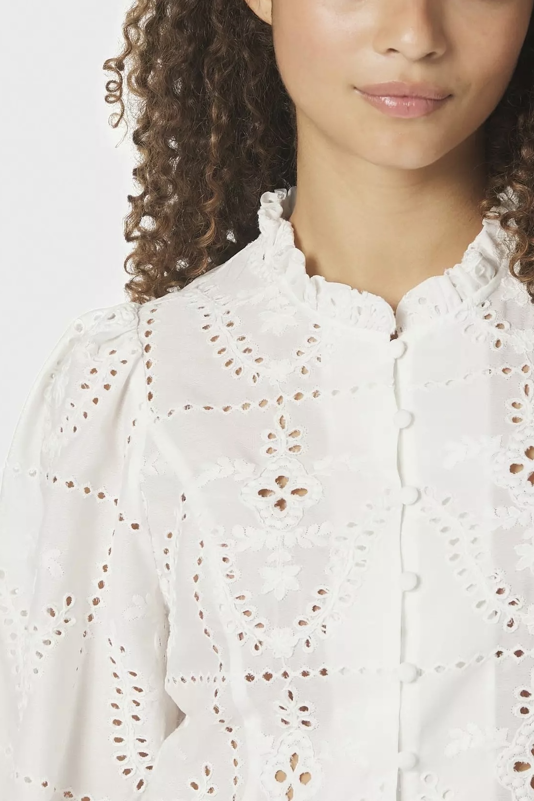 Neo Noir  - Gilda Embroidery Blouse White - 4