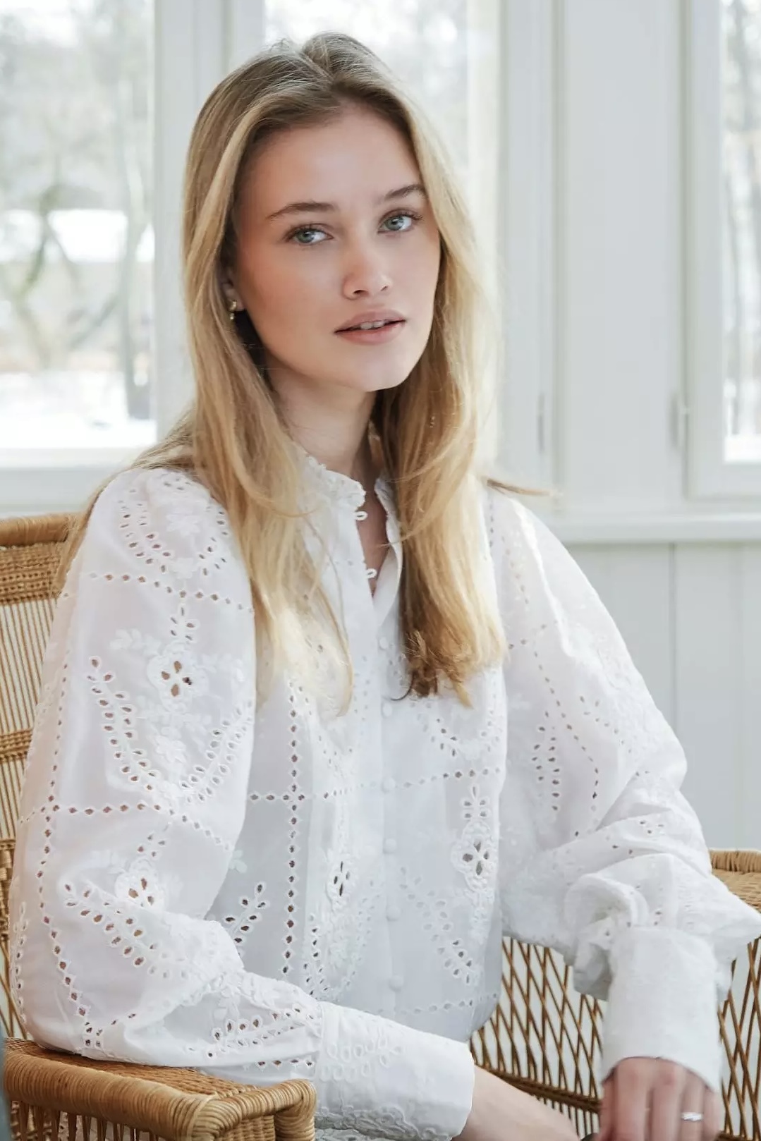 Neo Noir  - Gilda Embroidery Blouse White - 8