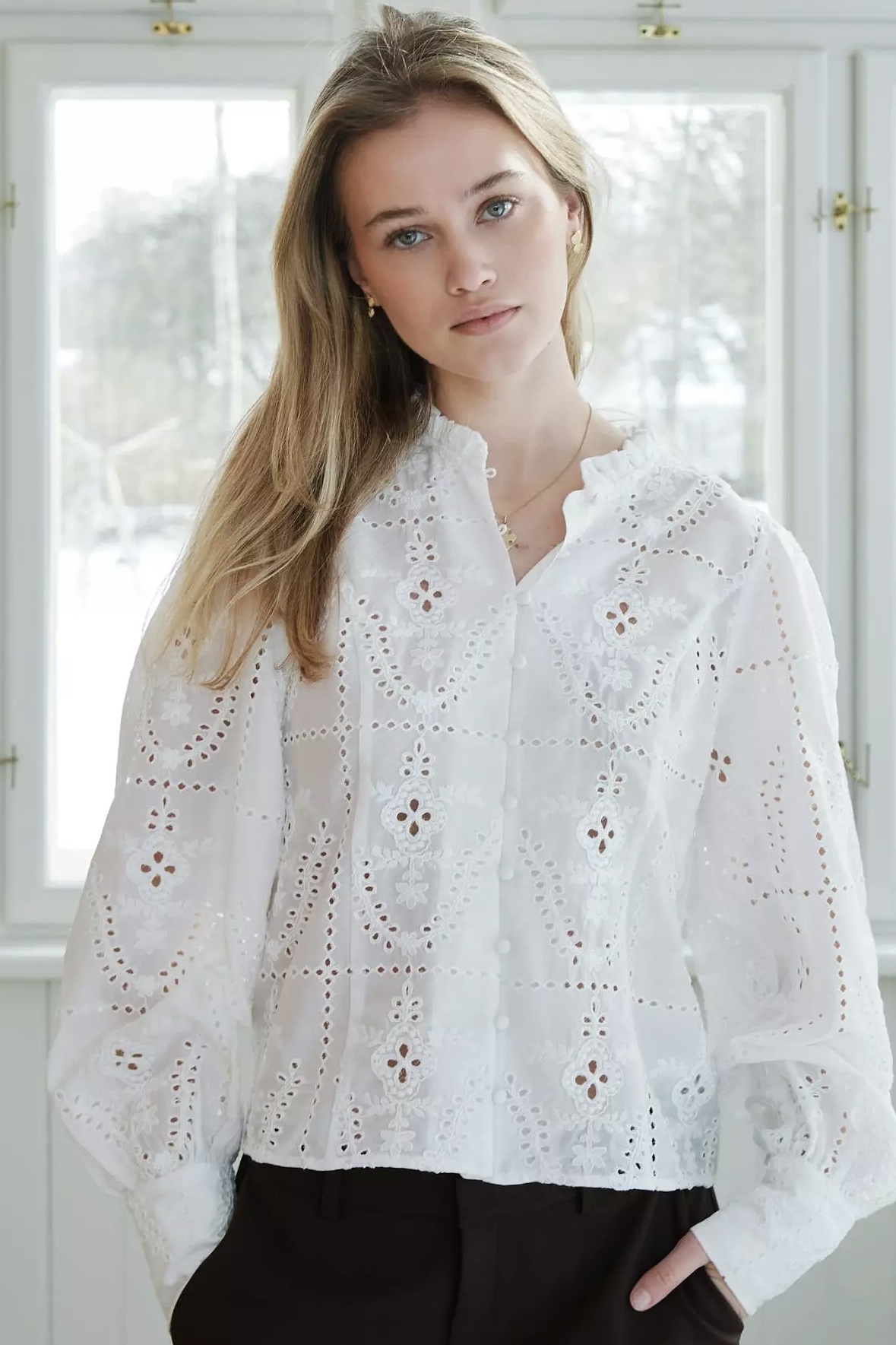 Neo Noir  - Gilda Embroidery Blouse White - 5