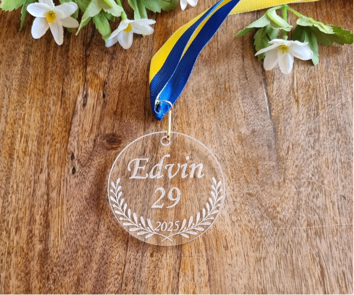 Medalj - Namn och ålder