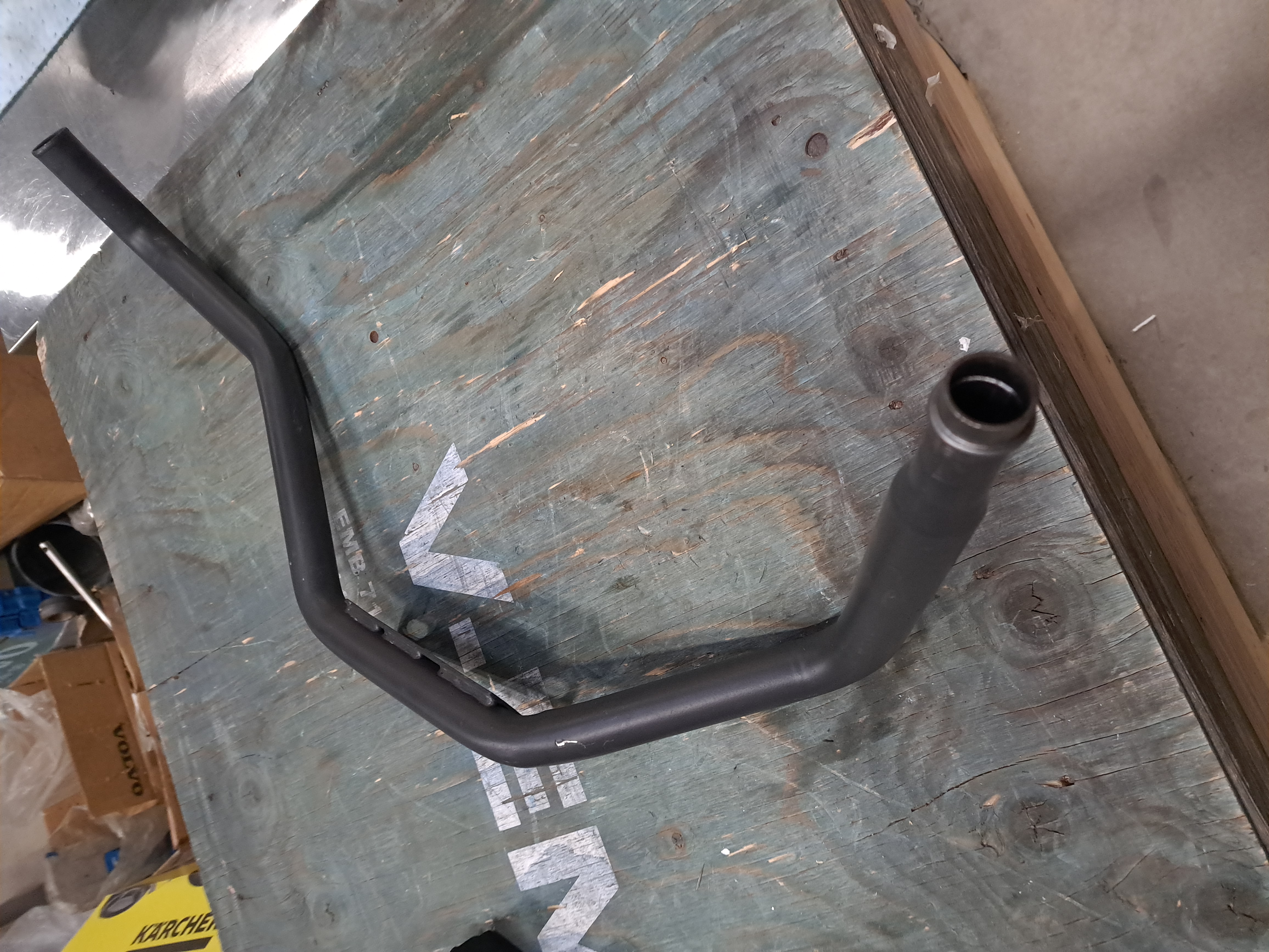Coolant pipe