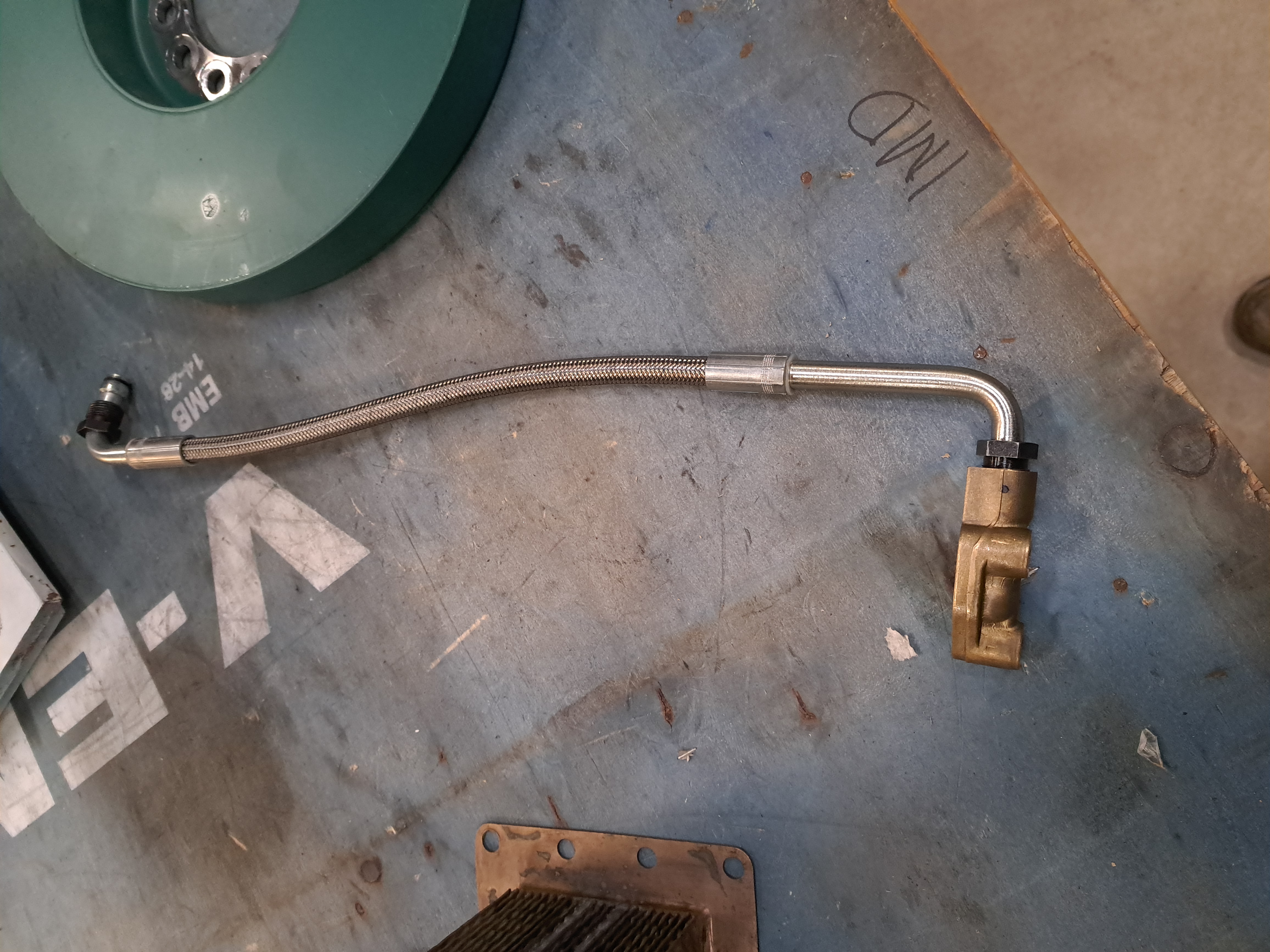 Oil feed hose