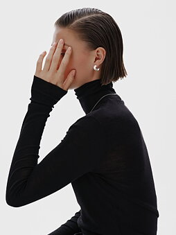 Alluring silver earrings