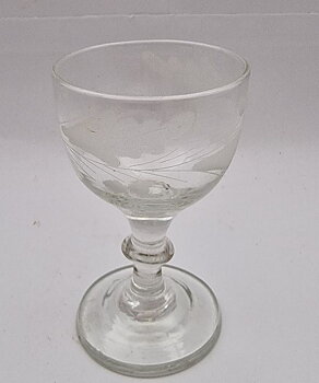 Oak leaf sherry glass antique