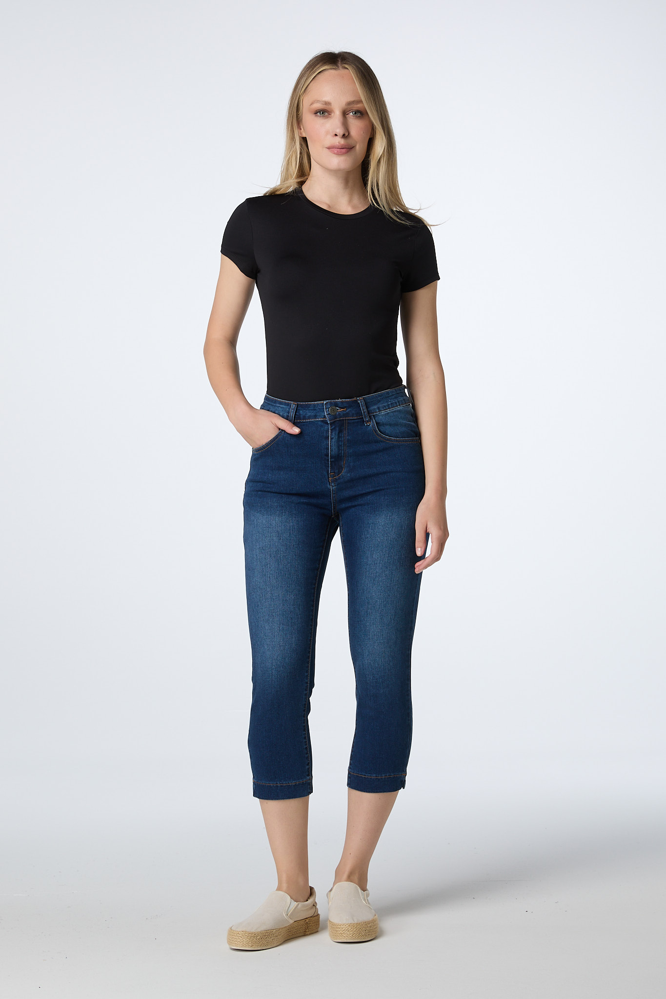 M-CAPRI Dark Blue