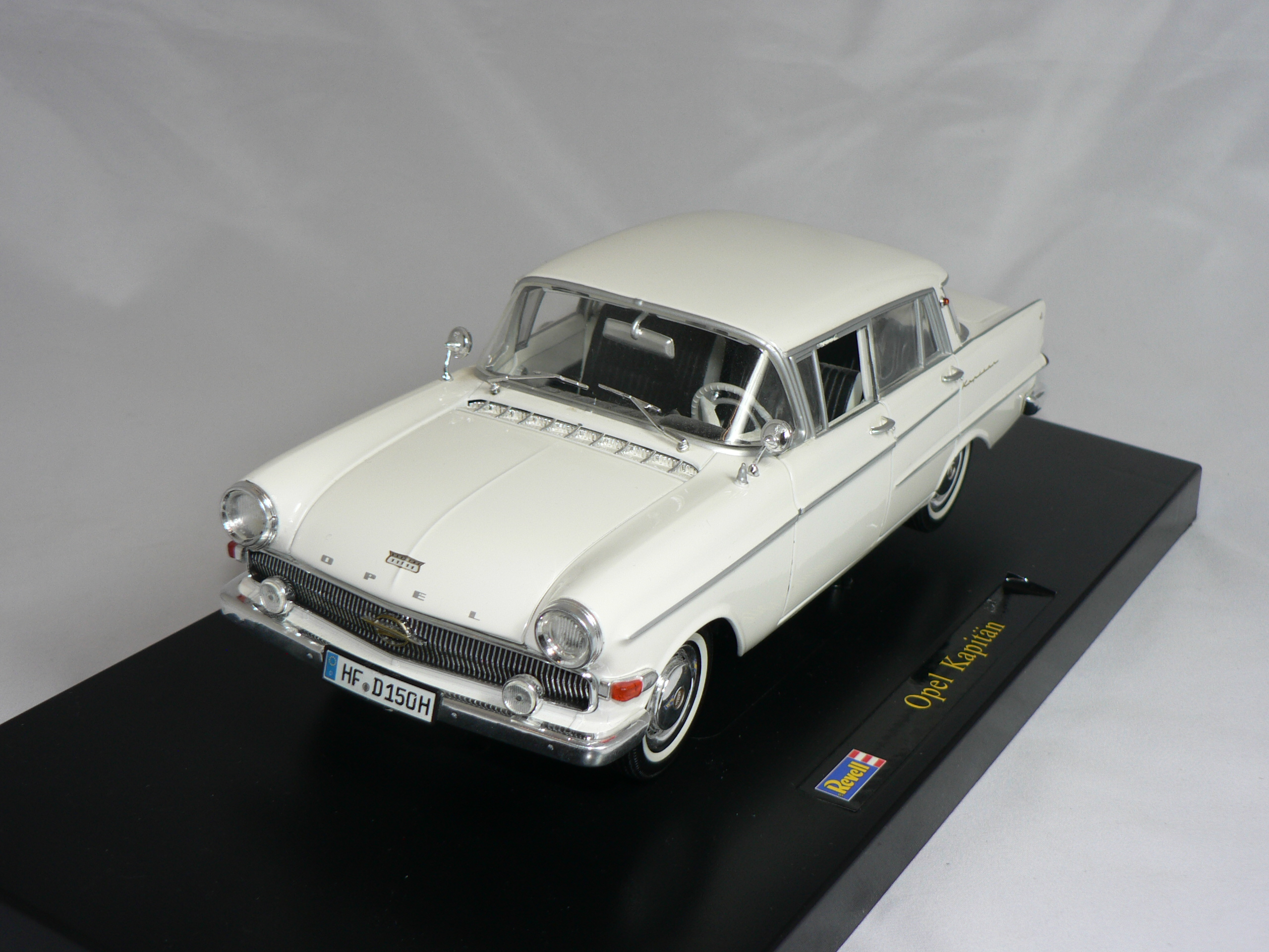 Opel Kapitän 1959 1:18 Revell