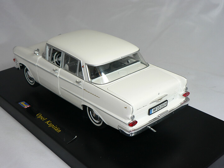 Opel Kapitän 1959 1:18 Revell