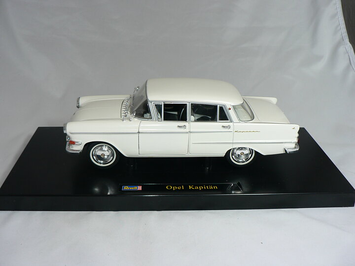 Opel Kapitän 1959 1:18 Revell