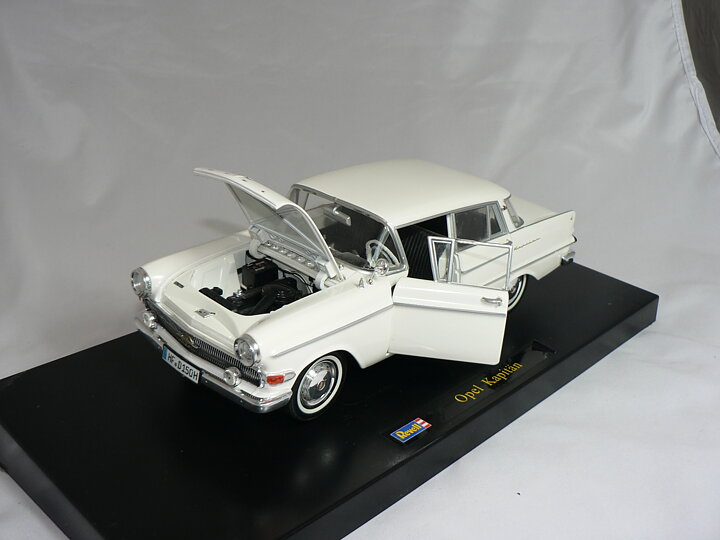 Opel Kapitän 1959 1:18 Revell