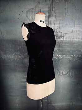 FRAGMENT-  SLEEVELESS TOP