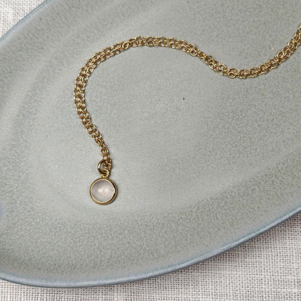 IAMLUND Dew halsband rosenkvarts guld