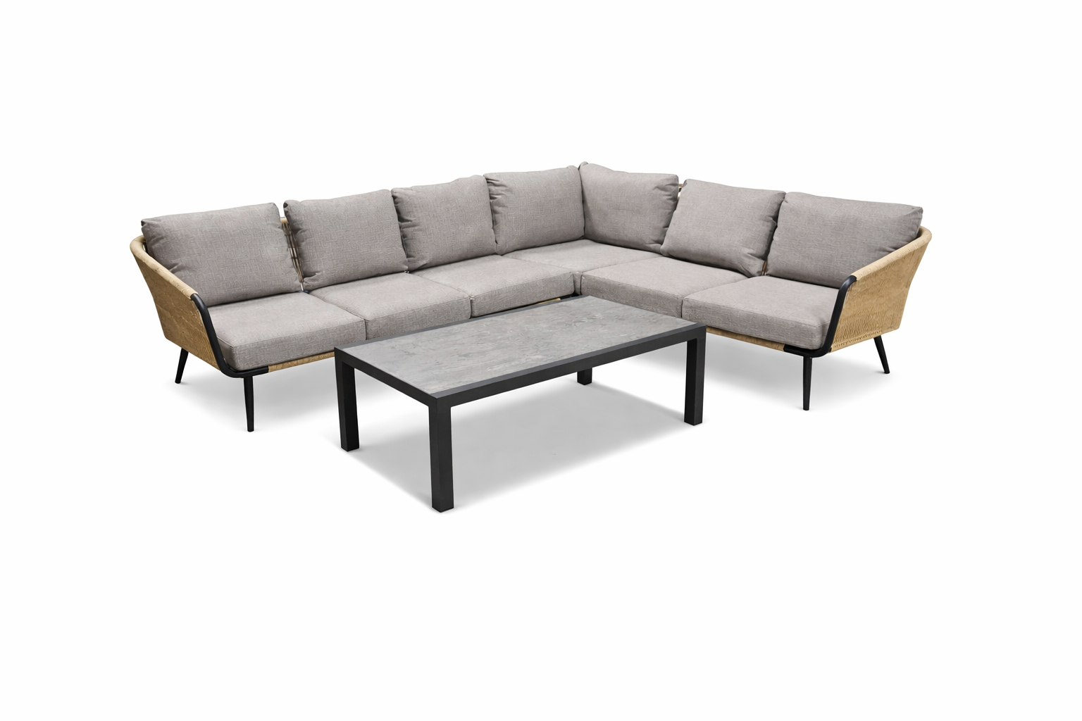 Helbild av Vara hörnsoffa i modern loungeform med aluminiumstomme, naturfärgad konstrotting och bekväma dynor för altan och uteplats.