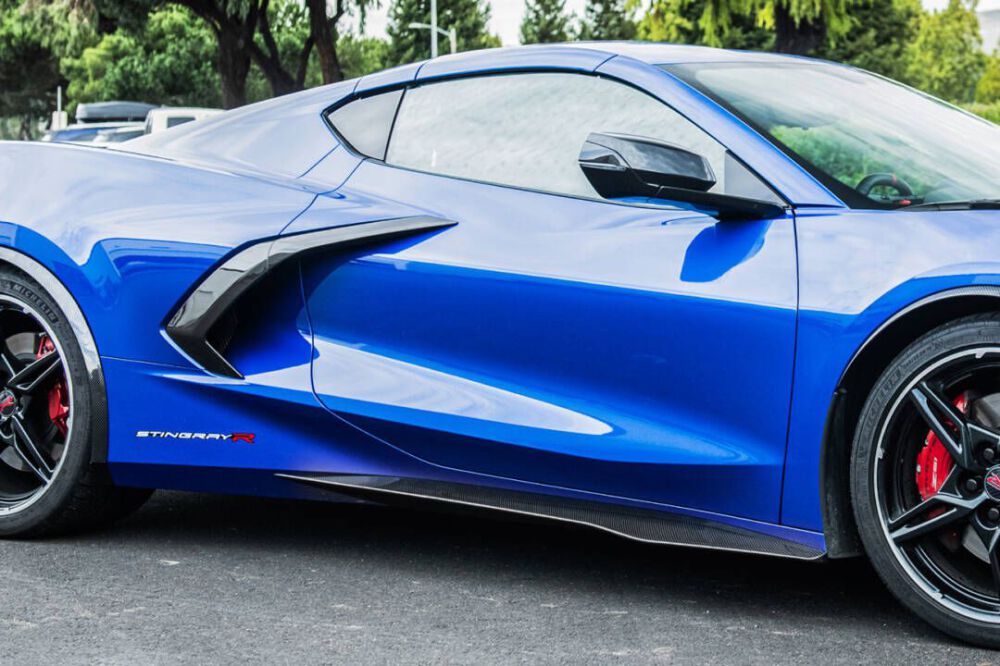 Side Skirts – Carbon (CHEVROLET CORVETTE C8 2020-2026 Stingray)