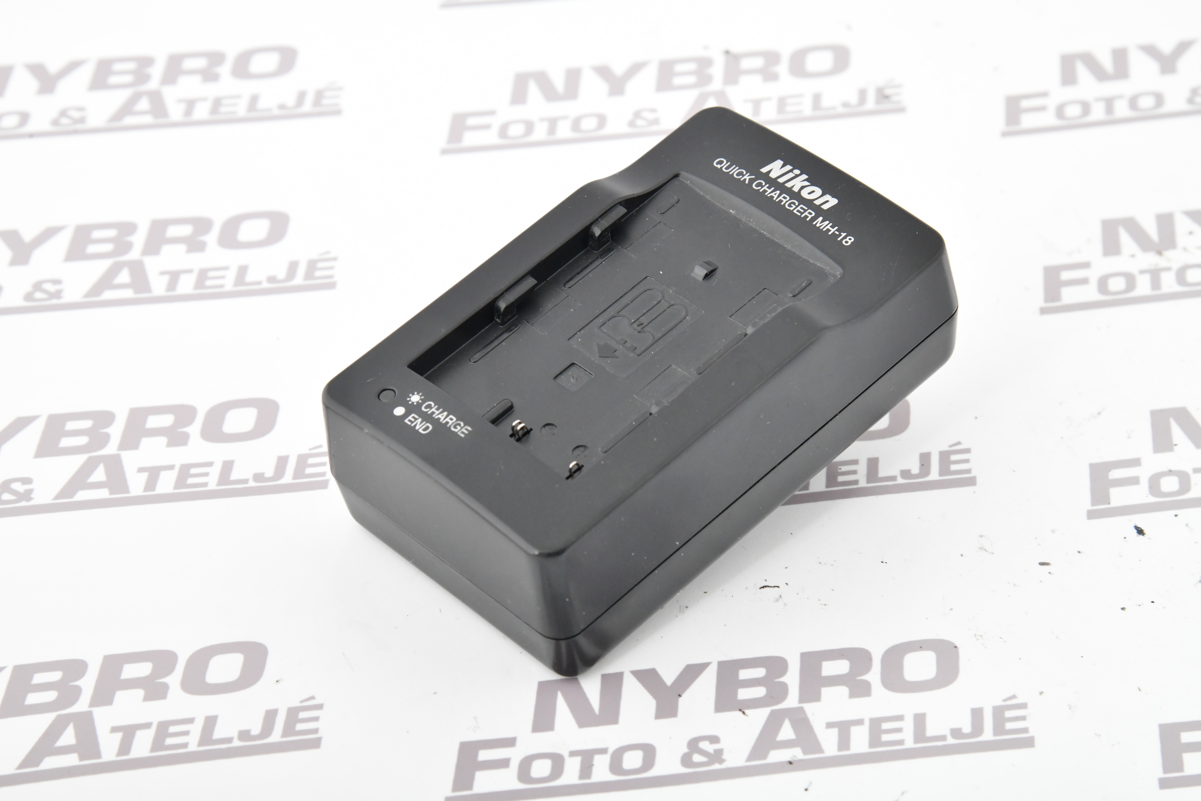 Nikon laddare MH-18