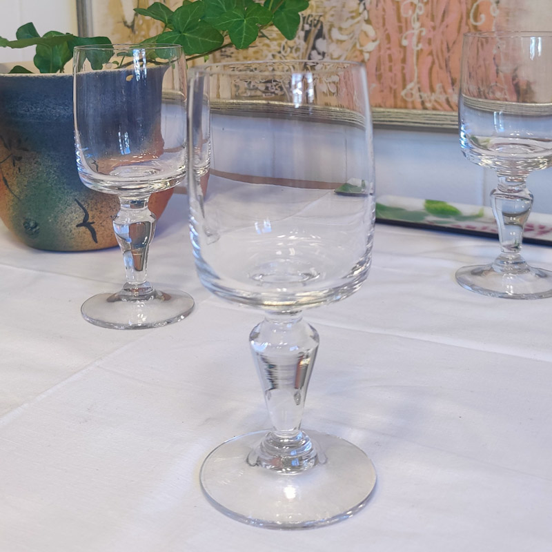Dragon vitvinsglas från Kosta Boda