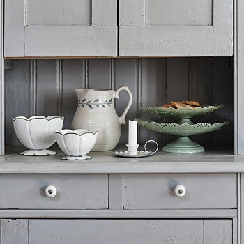 Skål på fot vit  grön emalj shabby chic lantlig stil Gårdsromantik