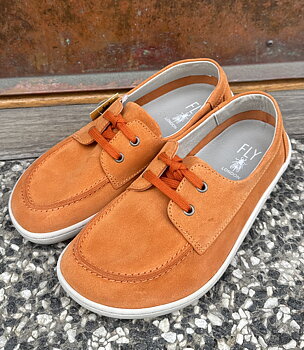 Breda snörskor från Fly London, modell Nelt, orange