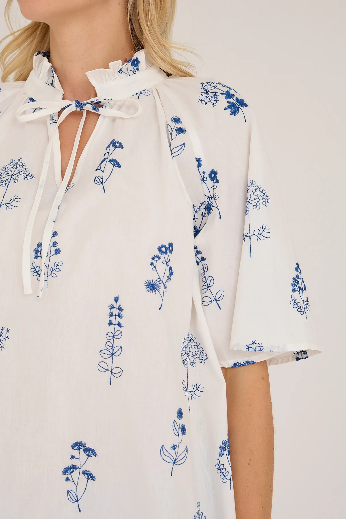 A-View -Agnelia Blouse White/Blue - 3