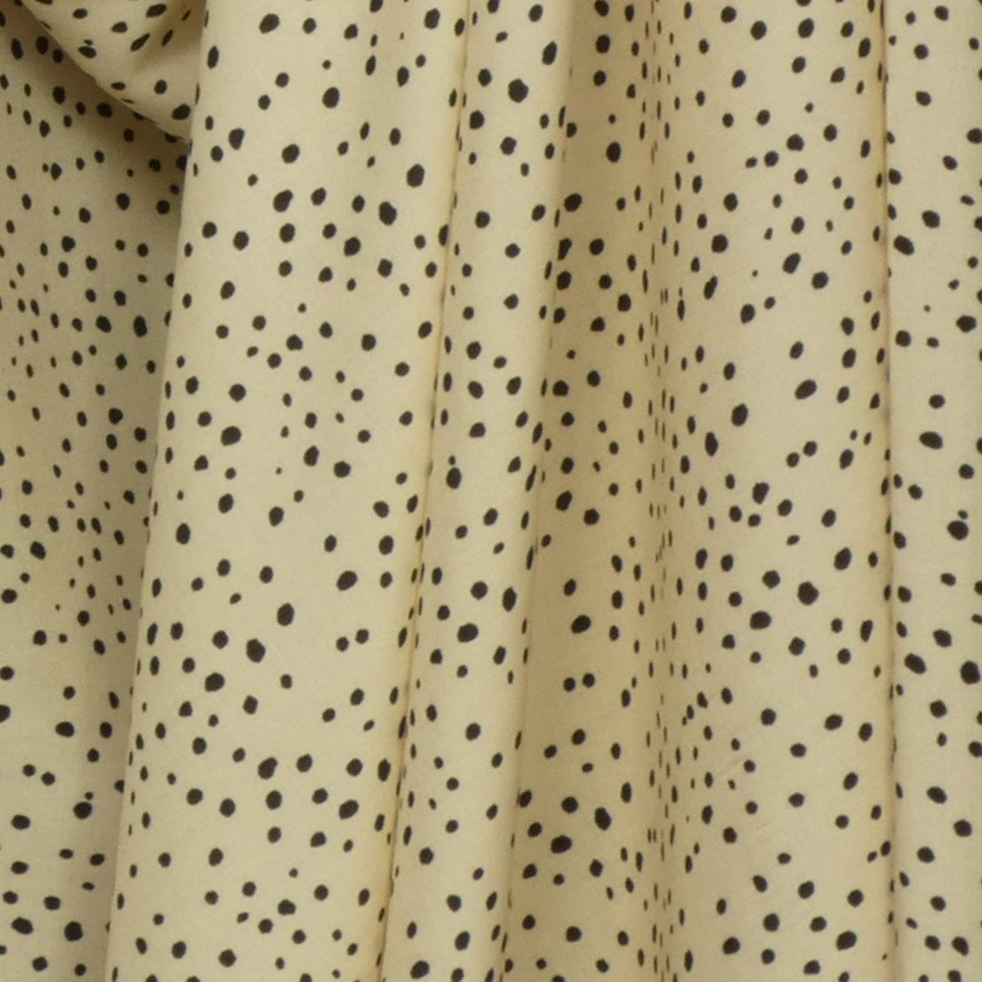 Tryckt viskos beige med prickar - 2