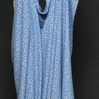 Tryckt viskos ljusblå med blad