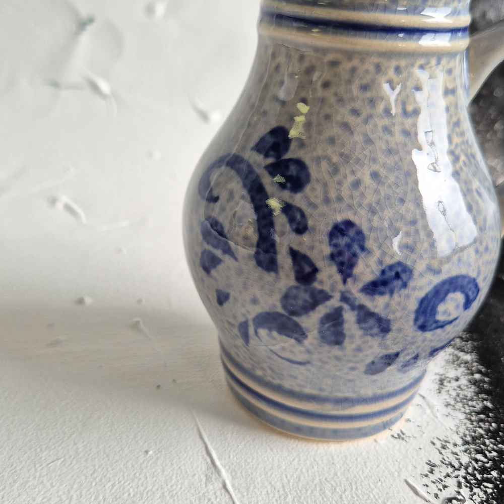 vintage KANNA i gråblått med blått mönster, h 12,5 cm - 3