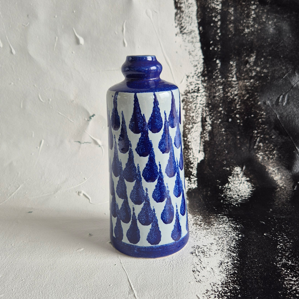vintage VAS i snyggt blått droppmönster, Strehla GDR, h 17,8 cm